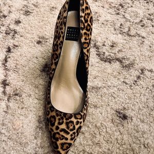 White House black market pumps